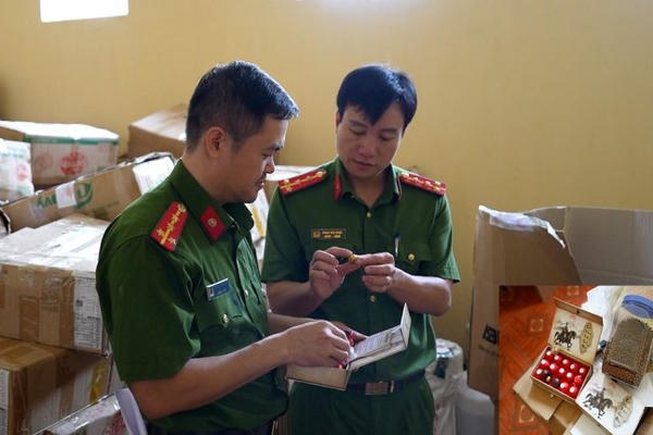 Cặp vợ chồng buôn bán hàng cấm tại Yên Bái bị bắt giữ