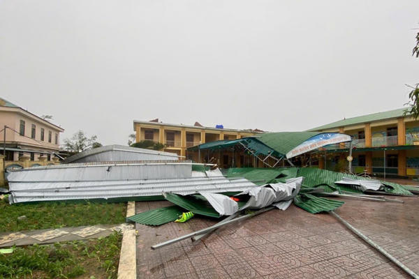 Nhiều trường học tại Nghệ An bị hư hỏng, học sinh tiếp tục phải nghỉ học