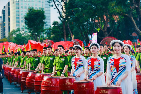 Ân tượng đêm sơ duyệt diễu binh của Học viên Cảnh sát