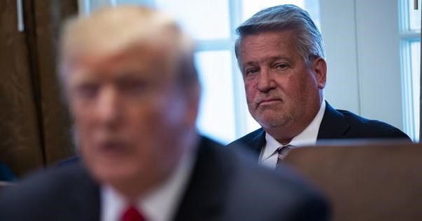 Hai quan chức cấp cao của Mỹ quyết định nộp đơn từ chức