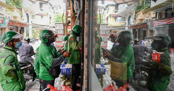 Hàng quán giữa làn sóng Covid-19: Bán mang về vẫn khó trăm bề Hàng quán giữa làn sóng Covid-19: Bán mang về vẫn khó trăm bề
