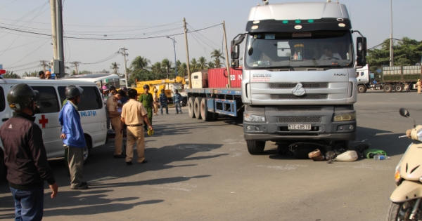 Xe container cán chết người ở vòng xoay “tử thần”