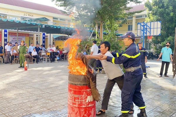 Tây Ninh: Bồi dưỡng nâng cao nghiệp vụ phòng cháy chữa cháy và cứu nạn cứu hộ Tây Ninh: Bồi dưỡng nâng cao nghiệp vụ phòng cháy chữa cháy và cứu nạn cứu hộ