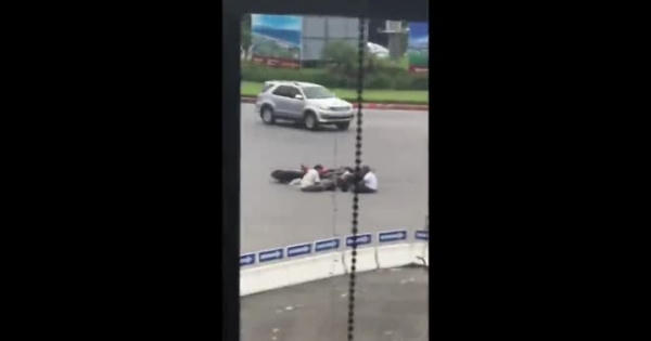 Clip "tâm sự hai người đàn ông" gây xôn xao cộng đồng mạng