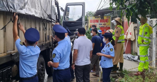 Khám xe tải phát hiện 70kg hàng cấm