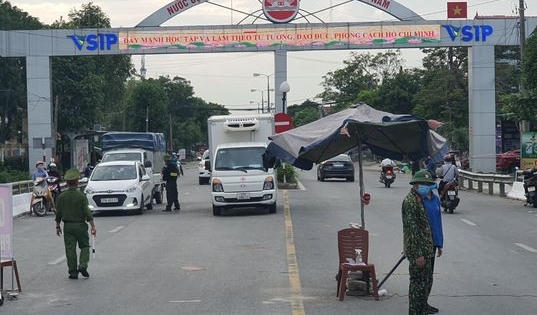 Nghệ An: Tháo dỡ 29/43 chốt kiểm soát, miễn xét nghiệm Covid-19 cho người dân nội tỉnh khi ra, vào TP Vinh