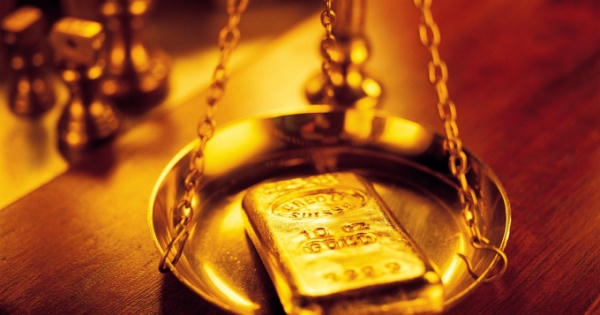Giá vàng hôm nay 25/8: Đồng USD lao dốc, giá vàng khởi sắc
