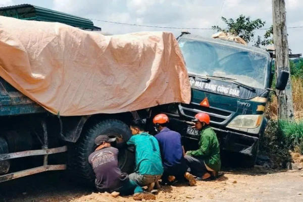 4 ô tô tông nhau liên hoàn, một người chết, nhiều người bị thương