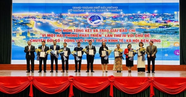 Hải Phòng trao giải báo chí 'Vì một Hải Phòng phát triển'