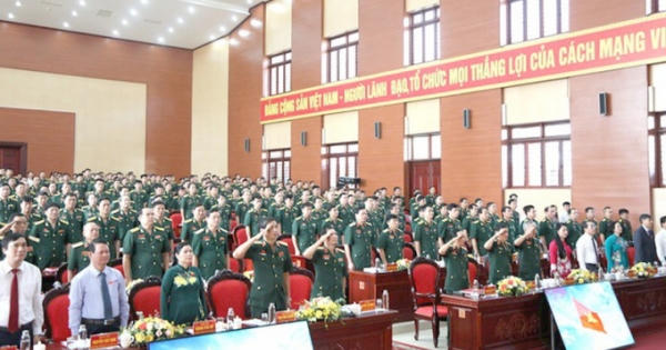 12 tháng sau khi thôi giữ chức vụ: Lãnh đạo quân đội không được lập, quản lý công ty