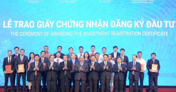 Thủ tướng Nguyễn Xuân Phúc: Quảng Bình phải biết “góp gió thành bão” cùng với các địa phương để phát triển du lịch