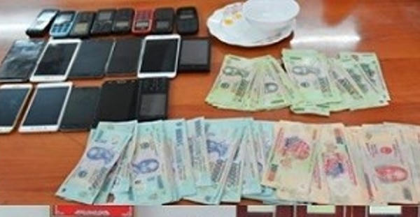 Thanh Hóa:  Bắt quả tang hơn chục "con bạc" đang sát phạt nhau