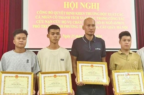 Thủ tướng gửi thư khen 4 người hùng dùng búa phá tường cứu người trong vụ cháy tại Trung Kính