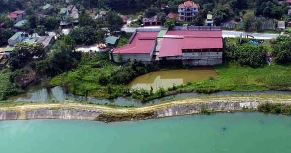 Dãy nhà 'nguy khốn' bên bờ sông ở Hà Giang, thủy điện dùng dằng xử lý