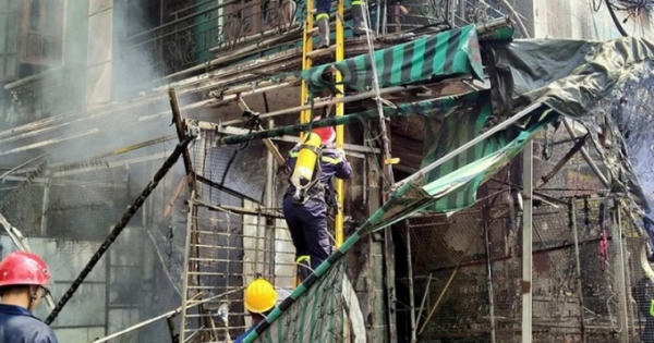 6 người mắc kẹt trong đám cháy sát chợ