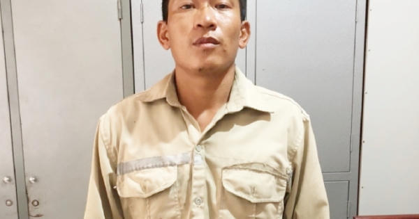 Bắt tên cướp đạp ngã xe máy của người phụ nữ để cướp tiền và điện thoại Bắt tên cướp đạp ngã xe máy của người phụ nữ để cướp tiền và điện thoại