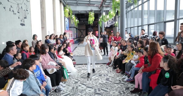 Nở rộ phong trào cho con học làm người mẫu: Phụ huynh nên cân nhắc thiệt hơn Nở rộ phong trào cho con học làm người mẫu: Phụ huynh nên cân nhắc thiệt hơn