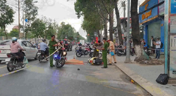 Bình Dương: Va chạm với xe chở chất thải, hai mẹ con thương vong