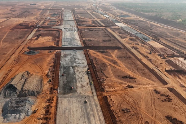 Làm đường cất hạ cánh thứ 2 sân bay Long Thành từ tiền tiết kiệm