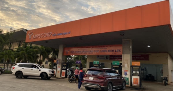 Phạt 15 triệu đồng với chủ cửa hàng xăng dầu găm hàng chờ tăng giá