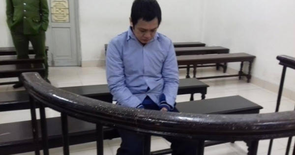 Bị đổ chất bẩn vào nhà, con nợ biến thành sát thủ