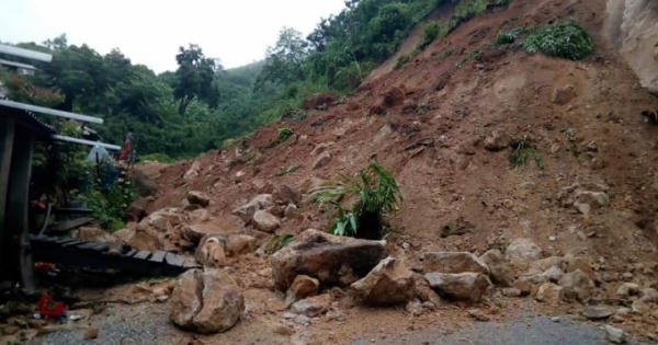 Mường Lát (Thanh Hóa) bị cô lập, một người chết do sạt lở