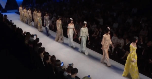 Bản tin Thời trang Plus số 54: Chuyện cổ tích Việt Nam lên sàn Vietnam International Fashion Week 2018
