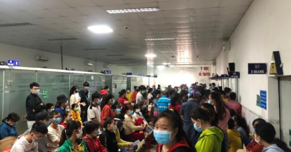 Đồng Nai: Phòng khám “nhồi” cả trăm người vào một nơi để lấy kết quả xét nghiệm COVID-19
