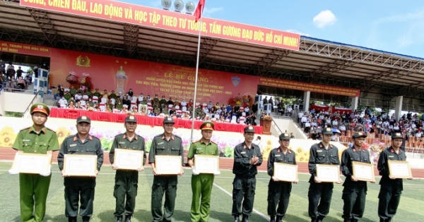 Khen thưởng nhiều học viên, giảng viên Công an xuất sắc tại lớp huấn luyện