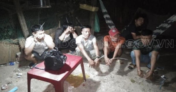 Triệt phá “ổ bài bạc” ăn tiền trong quán cà phê