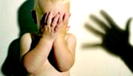 Bé trai tử vong sau trận đòn của mẹ