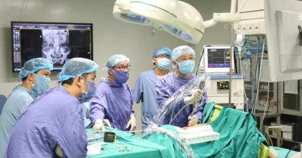 BVĐK tỉnh Phú Thọ: Tán sỏi thận qua da đường hầm nhỏ bằng laze công suất lớn BVĐK tỉnh Phú Thọ: Tán sỏi thận qua da đường hầm nhỏ bằng laze công suất lớn