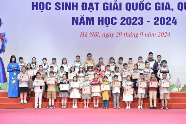 Tuyên dương hàng nghìn học sinh đạt giải quốc gia, quốc tế năm học 2023 – 2024