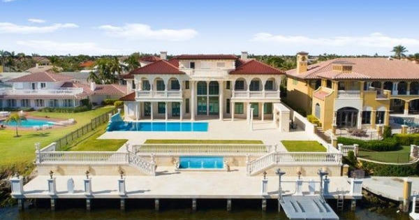 Đại gia "đắp vàng" cho dinh thự, ai cũng choáng ngợp khi vào bên trong