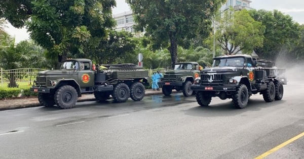 Quân đội tiến hành phun khử khuẩn TP Hồ Chí Minh trong 7 ngày