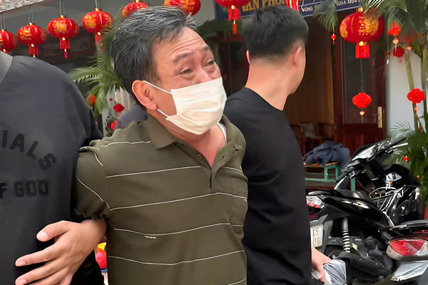 Khởi tố, bắt tạm giam kẻ sát hại 4 người thân trong gia đình ở Hà Nội Khởi tố, bắt tạm giam kẻ sát hại 4 người thân trong gia đình ở Hà Nội