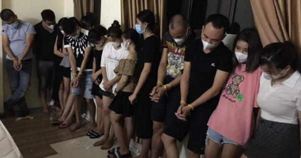 Phú Thọ: 17 "nam thanh, nữ tú" đang "bay lắc" ma tuý trong nhà nghỉ Nữ Hoàng