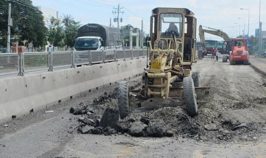 Thứ trưởng Bộ GTVT Nguyễn Hồng Trường: Tiền chi nhiều mà đường vẫn hư hỏng