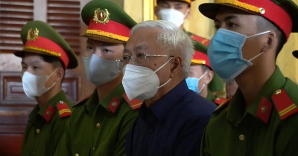 Cựu Tổng giám đốc Ngân hàng Đông Á hầu tòa vụ án thứ 4 Cựu Tổng giám đốc Ngân hàng Đông Á hầu tòa vụ án thứ 4