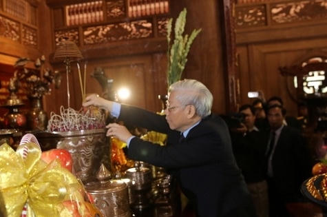 Tổng Bí thư tưởng niệm Chủ tịch Hồ Chí Minh tại Khu di tích K9