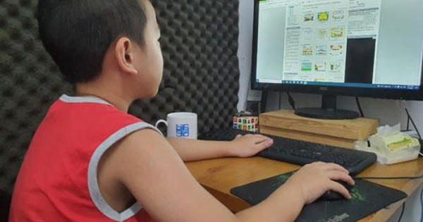 'ATM điện thoại - máy tính cũ' giúp học sinh khó khăn
