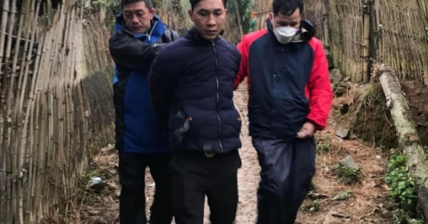 Bắt khẩn cấp đối tượng trốn truy nã vì tổ chức xuất nhập cảnh trái phép Bắt khẩn cấp đối tượng trốn truy nã vì tổ chức xuất nhập cảnh trái phép