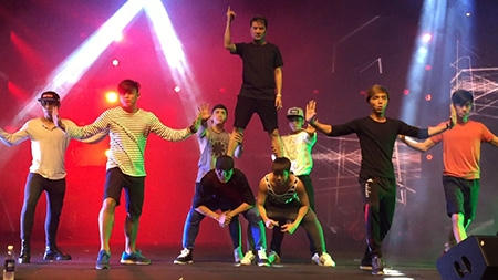 Mr Đàm cùng dàn sao bùng nổ trước giờ Live Concert