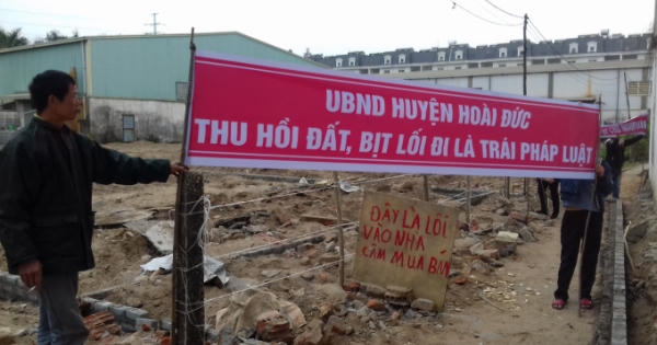 Địa ốc 24h: Thu hồi đất bán đấu giá, bịt lối đi của người dân, "hô biến" con đường thành dự án