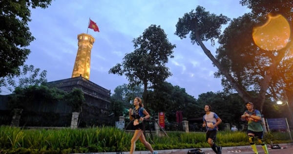 Giải chạy 'Đón bình minh-Chào bình thường mới' diễn ra lúc 0g Giải chạy 'Đón bình minh-Chào bình thường mới' diễn ra lúc 0g