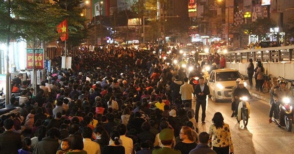 Hà Nội: Hàng nghìn người đổ về chùa Phúc Khánh để làm lễ dâng sao giải hạn