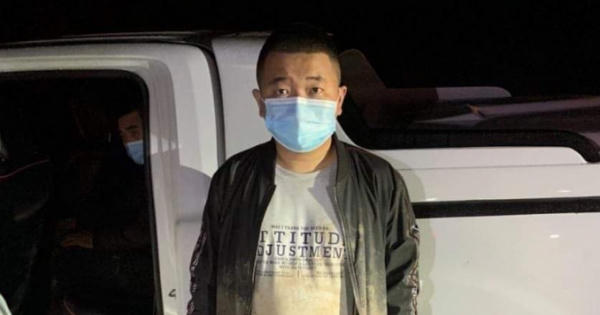 Quảng Ninh: CSGT truy đuổi xe bán tải chở 4 người Trung Quốc nhập cảnh trái phép