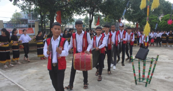 Gia Lai: Học sinh đồng bào thiểu số nhảy xoang mừng khai giảng