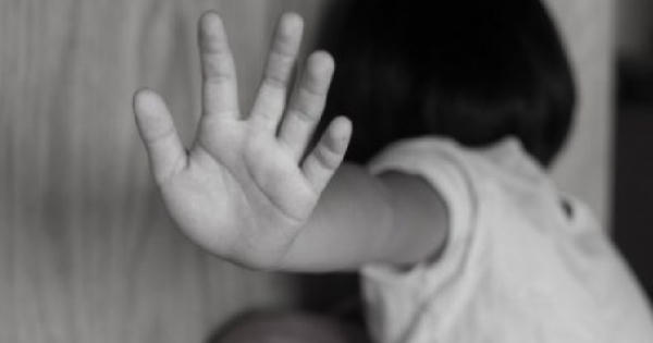 Uống rượu, hát karaoke rồi dâm ô bé gái 7 tuổi