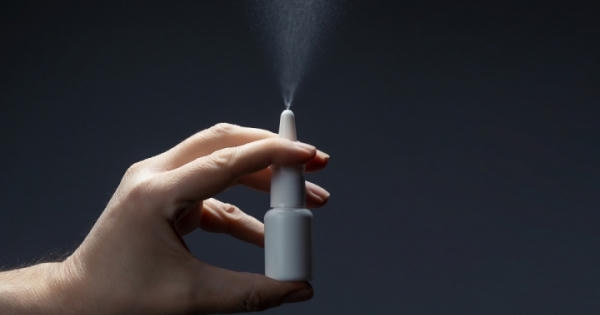 Nga chuẩn bị lưu hành vaccine ngừa COVID-19 dạng xịt mũi